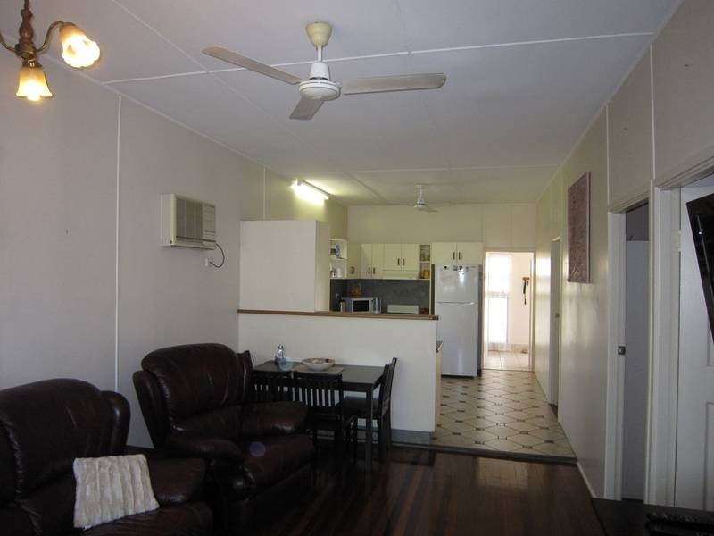 24 Percy Street, West End QLD 4810