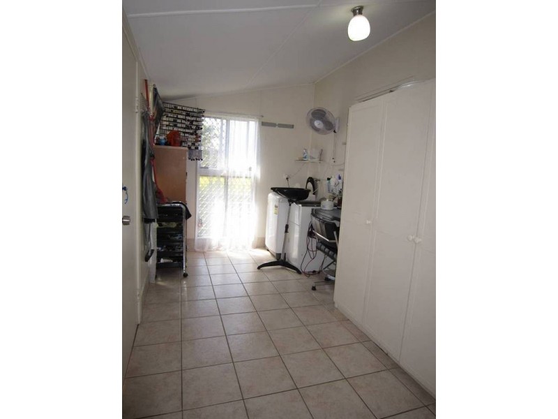 24 Percy Street, West End QLD 4810