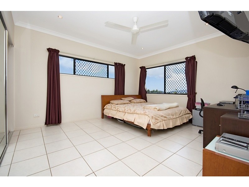 34 Timbury Way, Mount Louisa QLD 4814