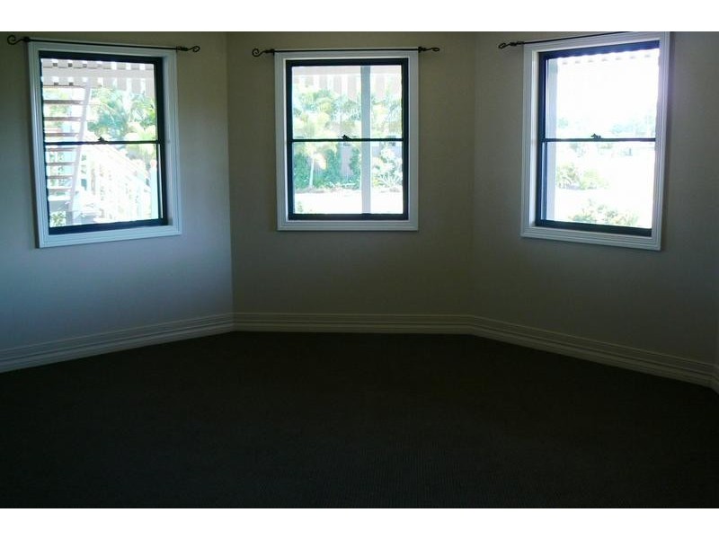 Bushland Beach QLD 4818