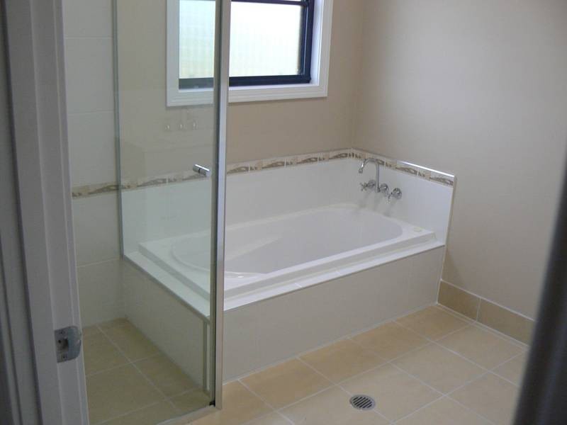 Bushland Beach QLD 4818