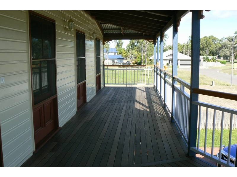 Bushland Beach QLD 4818