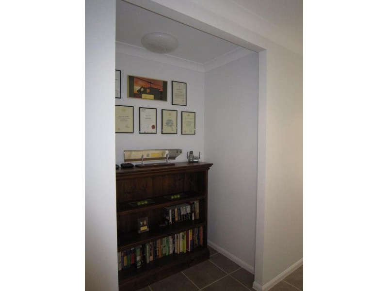 10 Skylark Place, Kelso QLD 4815