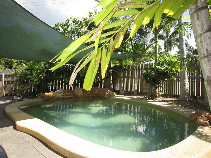 12 Hicks Street, Kirwan QLD 4817