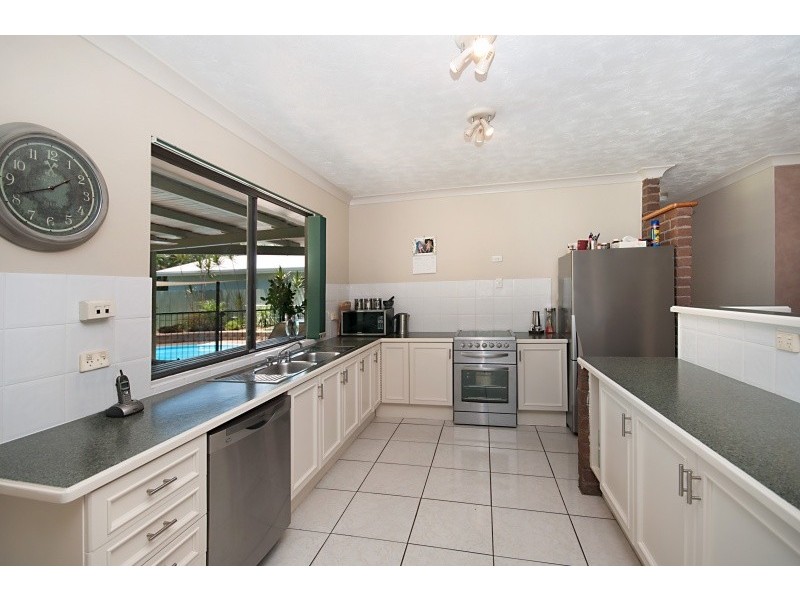 6 Whitsunday Drive, Kirwan QLD 4817