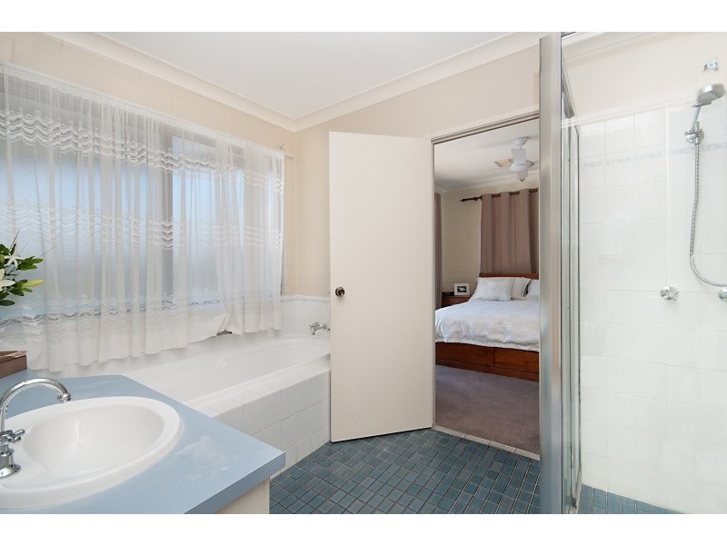 6 Whitsunday Drive, Kirwan QLD 4817