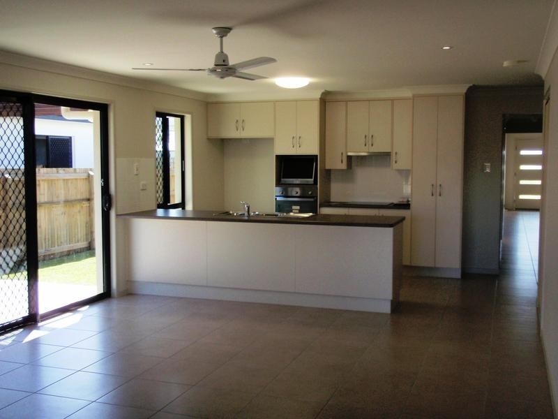 14 Balladonia Avenue, Mount Low QLD 4818