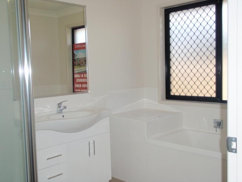 14 Balladonia Avenue, Mount Low QLD 4818