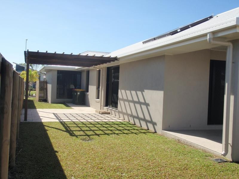 14 Balladonia Avenue, Mount Low QLD 4818