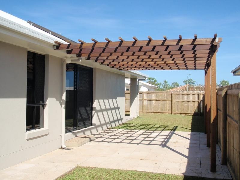 14 Balladonia Avenue, Mount Low QLD 4818