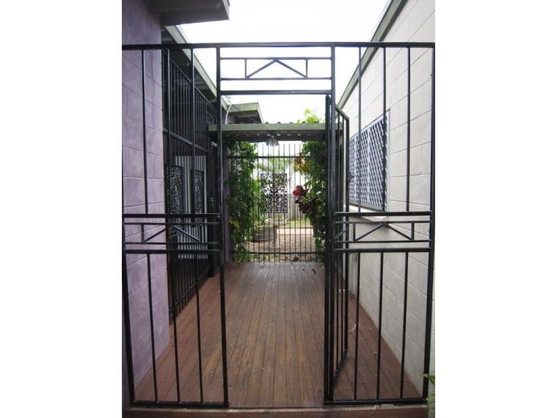 51 Banfield Drive, Mount Louisa QLD 4814