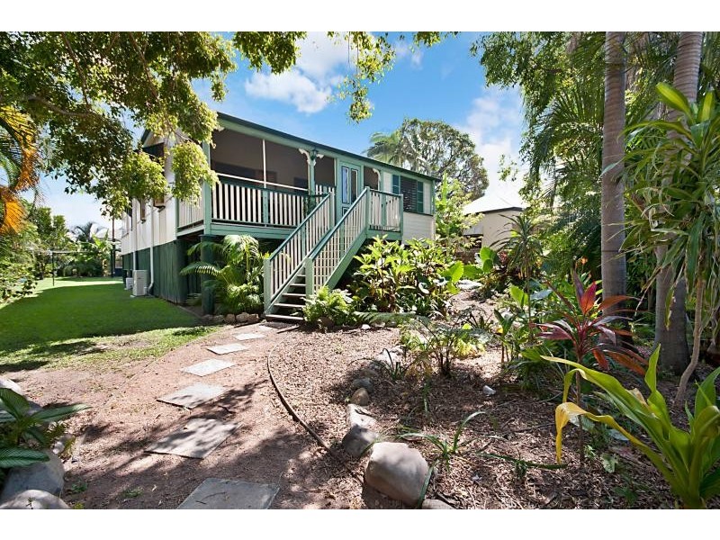 26 Railway Avenue, Railway Estate QLD 4810