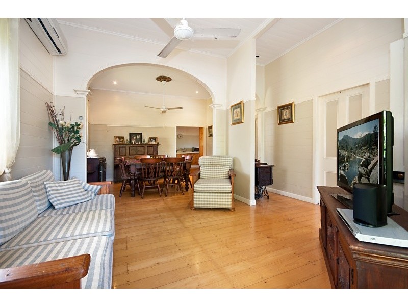 26 Railway Avenue, Railway Estate QLD 4810