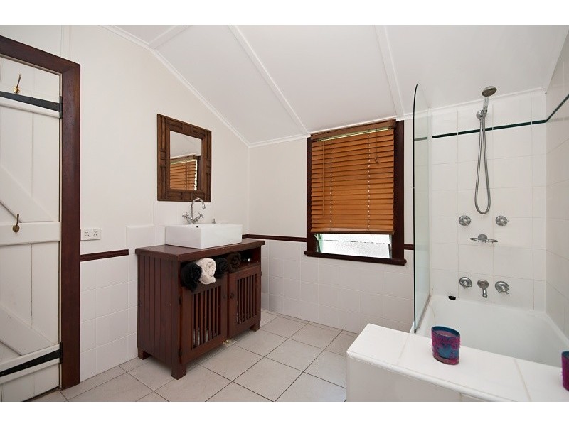 26 Railway Avenue, Railway Estate QLD 4810