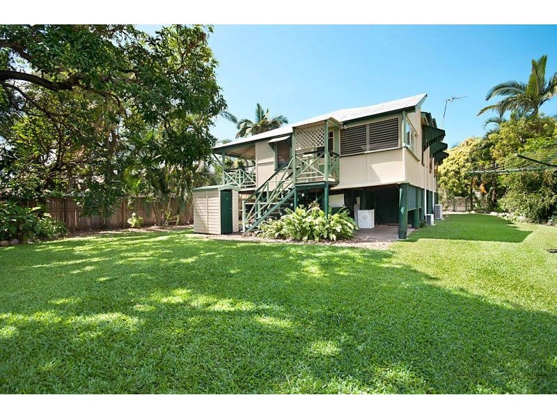 26 Railway Avenue, Railway Estate QLD 4810