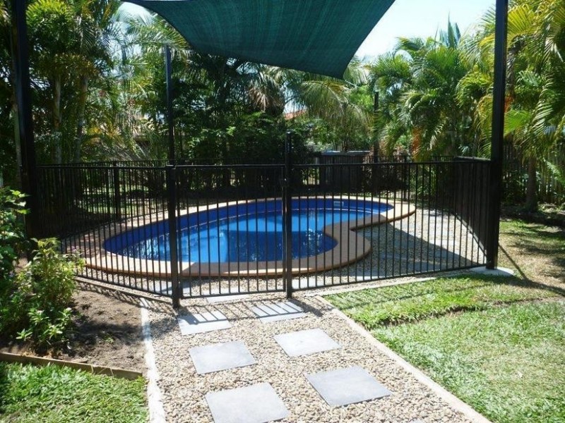 Bushland Beach QLD 4818