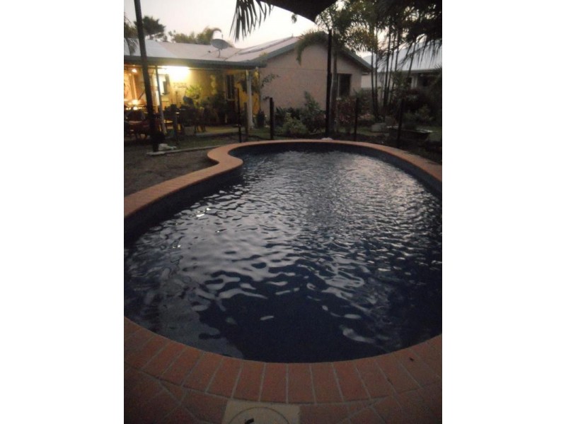 Bushland Beach QLD 4818