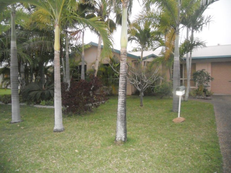 Bushland Beach QLD 4818