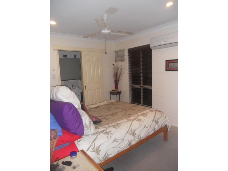 Bushland Beach QLD 4818