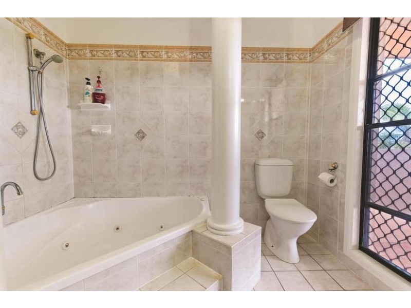 15 Regal Court, Kirwan QLD 4817