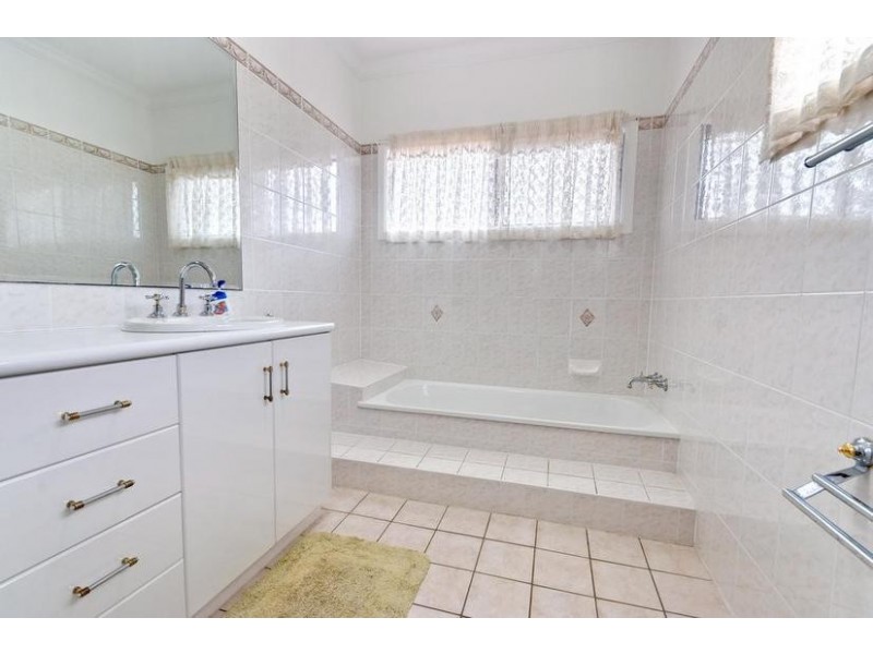 15 Regal Court, Kirwan QLD 4817