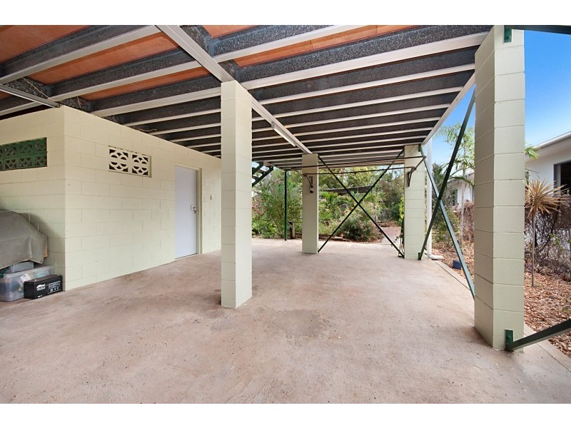 10 Coral Street, Saunders Beach QLD 4818