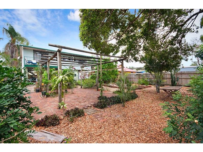 10 Coral Street, Saunders Beach QLD 4818