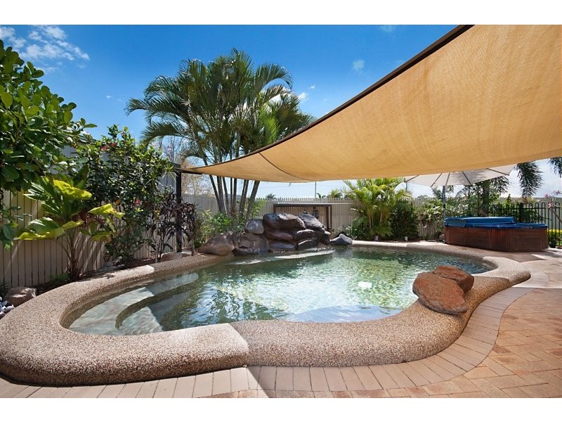 27 Gilmour Crescent, Kirwan QLD 4817