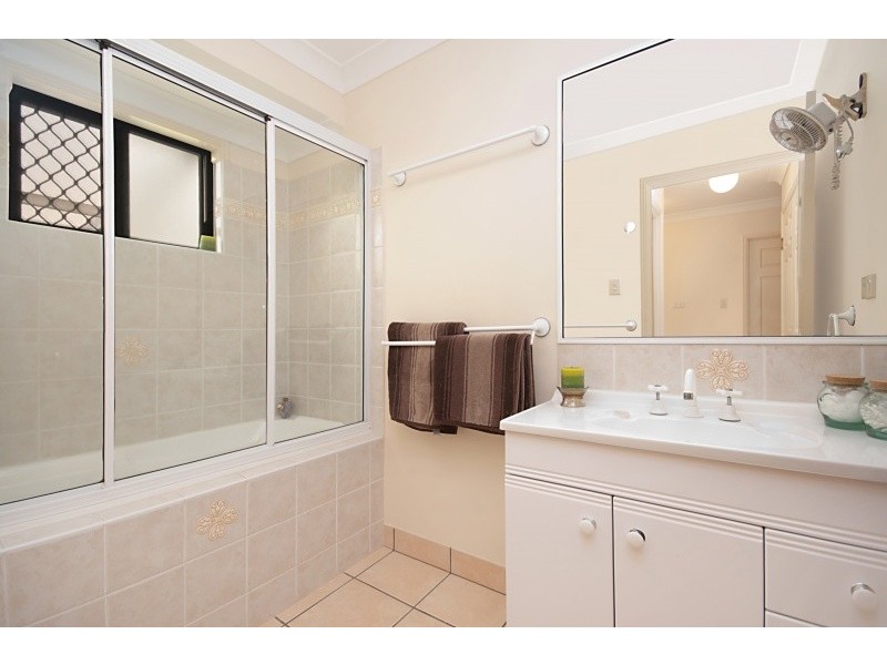 27 Gilmour Crescent, Kirwan QLD 4817