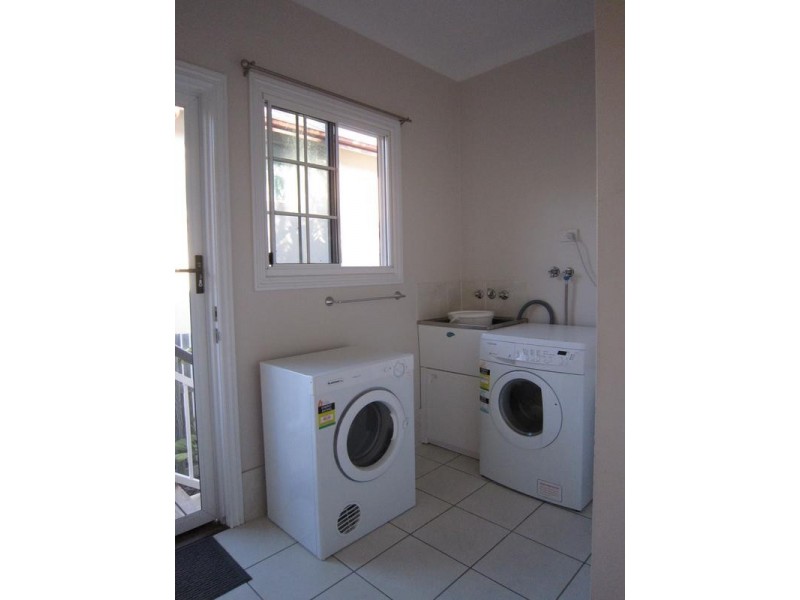 19A Margaret Street, West End QLD 4810