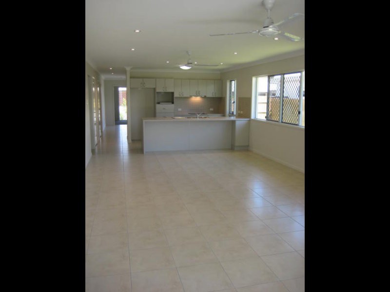 14 Sykes Close, Burdell QLD 4818