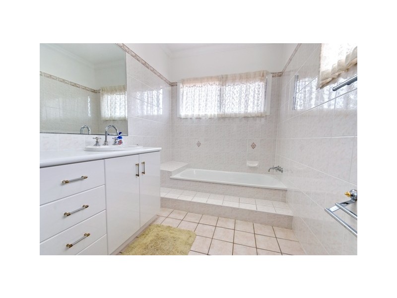 15 Regal Court, Kirwan QLD 4817