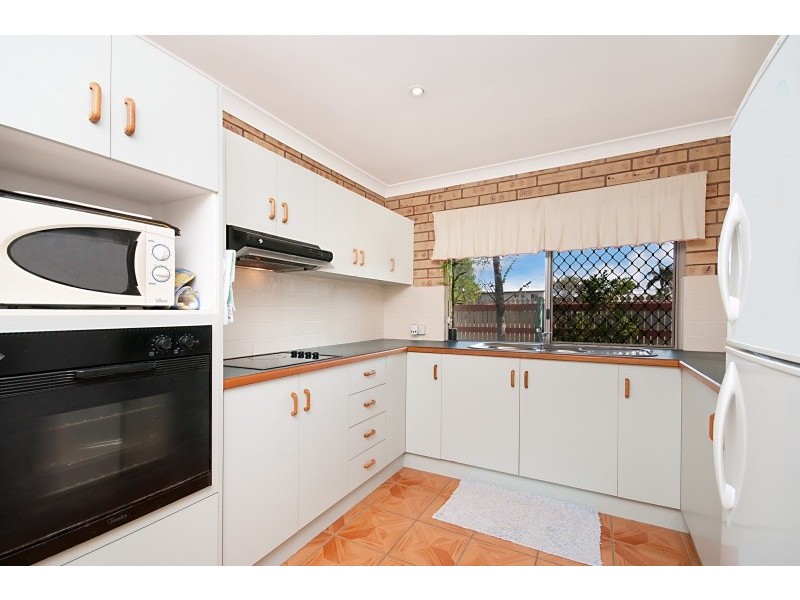 2/81 Twelfth Avenue, Railway Estate QLD 4810