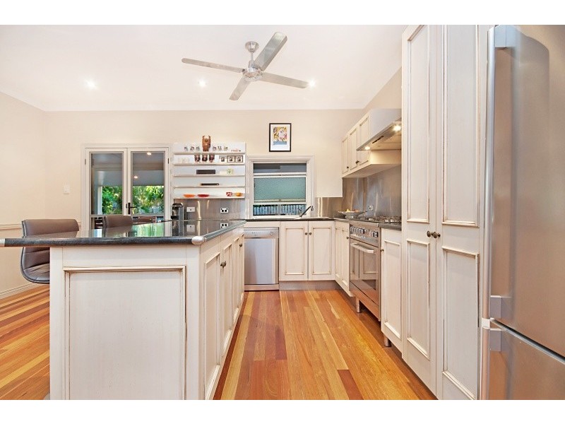 19A Margaret Street, West End QLD 4810