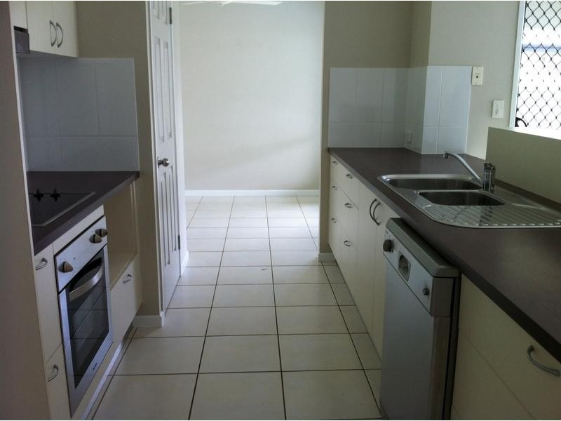 Bushland Beach QLD 4818