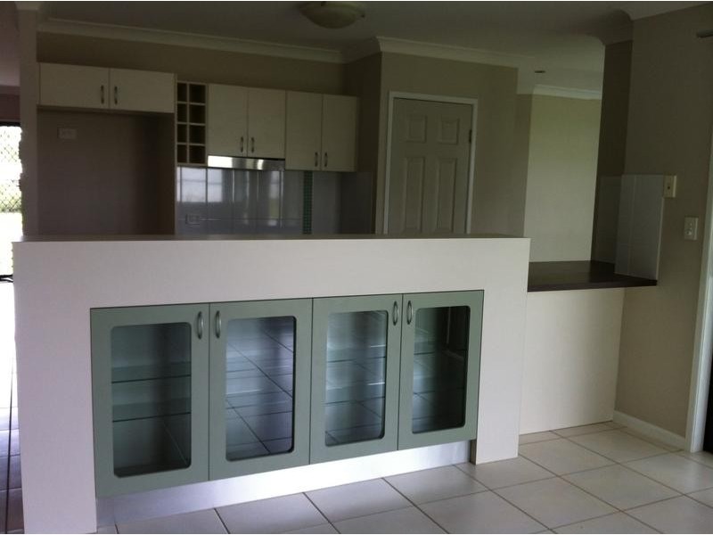 Bushland Beach QLD 4818