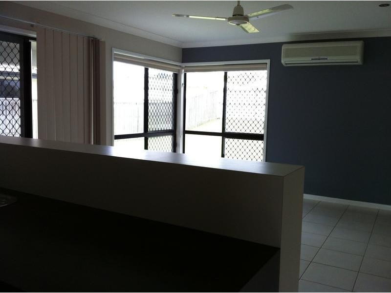 Bushland Beach QLD 4818