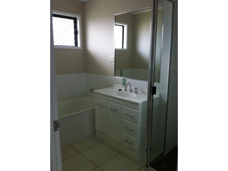 Bushland Beach QLD 4818