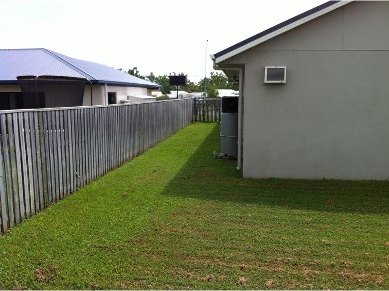 Bushland Beach QLD 4818