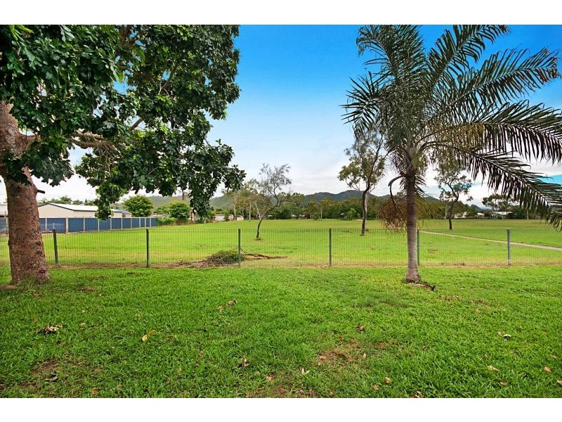 11 Feeney Avenue, Rasmussen QLD 4815