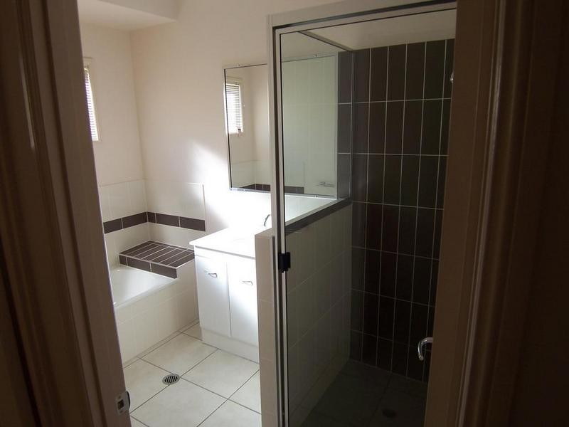 Bushland Beach QLD 4818