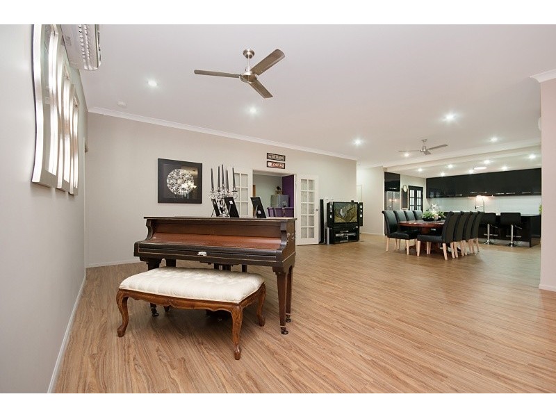 17 Dampier Crescent, Burdell QLD 4818