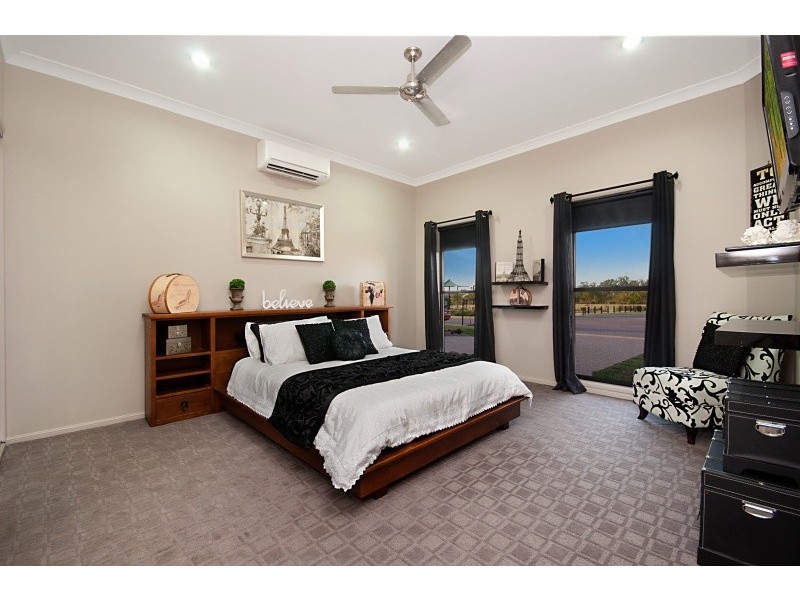 17 Dampier Crescent, Burdell QLD 4818