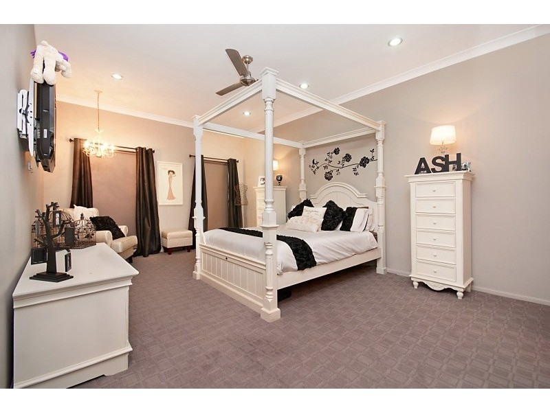 17 Dampier Crescent, Burdell QLD 4818