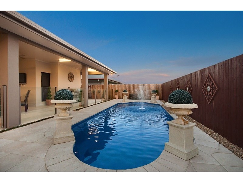 17 Dampier Crescent, Burdell QLD 4818