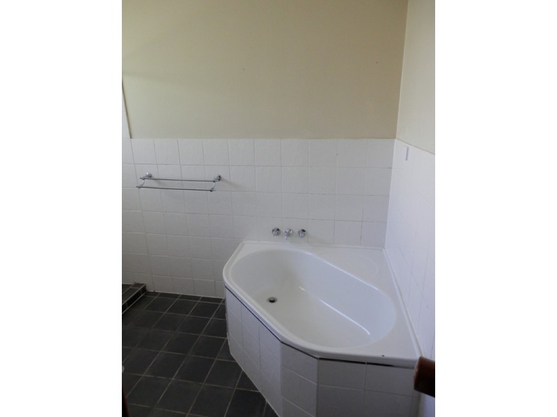 6 Canterbury Road, Kirwan QLD 4817