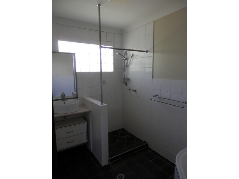 6 Canterbury Road, Kirwan QLD 4817