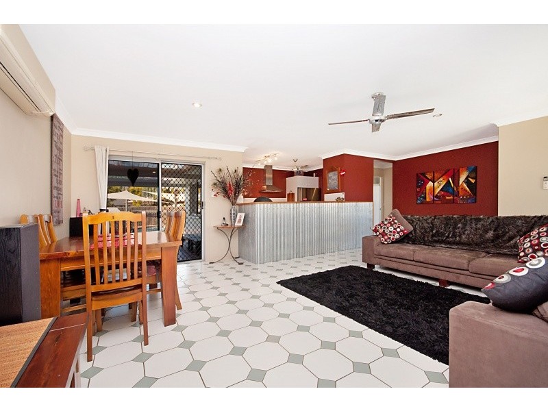 8 Colchester Crescent, Kirwan QLD 4817