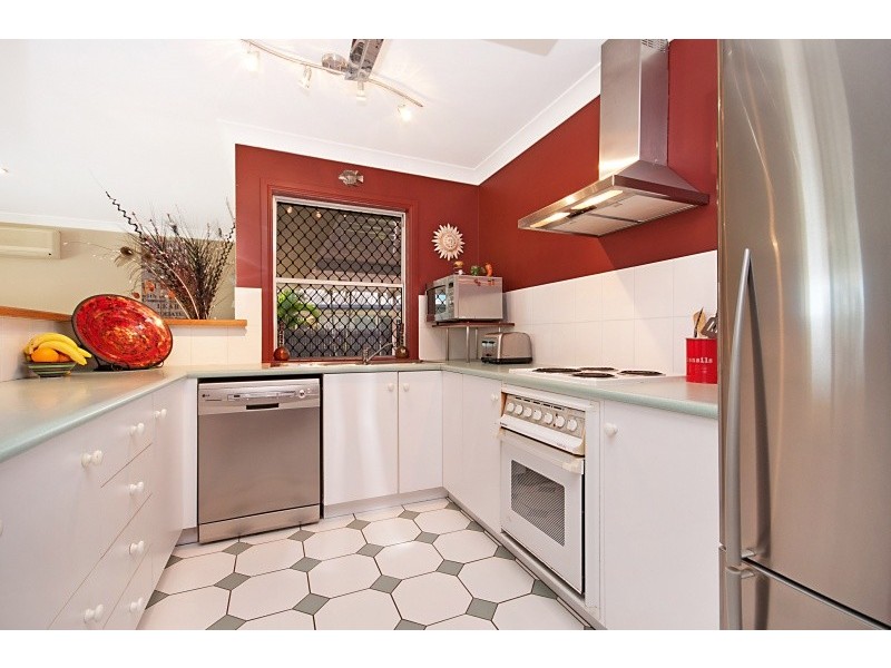 8 Colchester Crescent, Kirwan QLD 4817