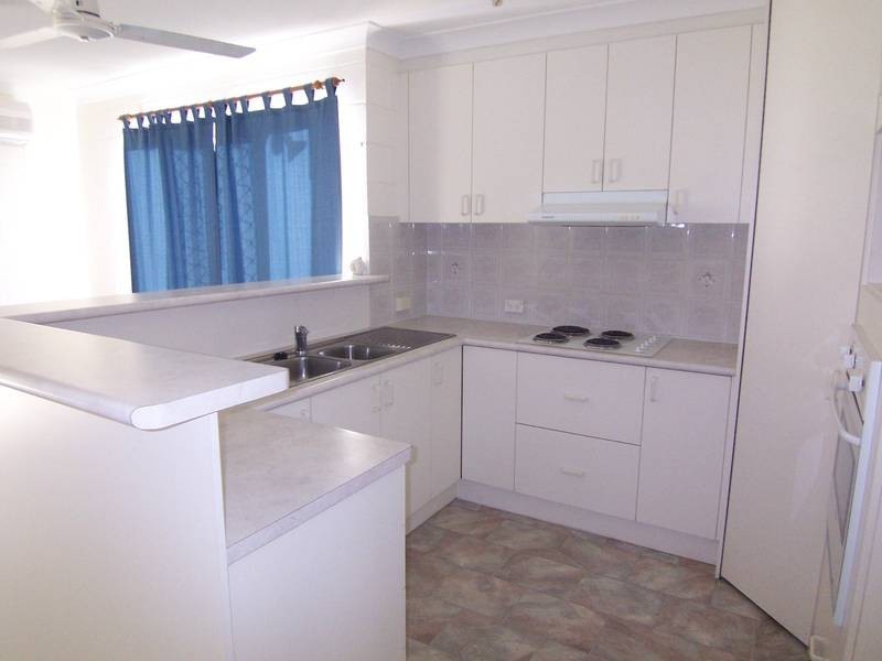 6 Fishtail St., Kirwan QLD 4817